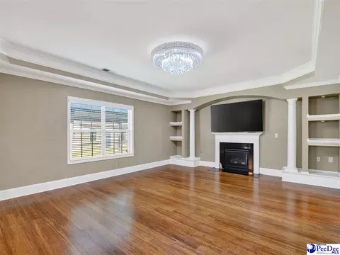 Living - 3184 Greystone Dr, Florence, SC 29501 photo 4 of 6