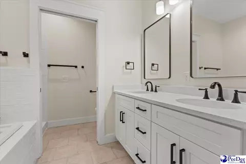 Bath - 133 E Pine St, Florence, SC 29506 photo 2 of 9