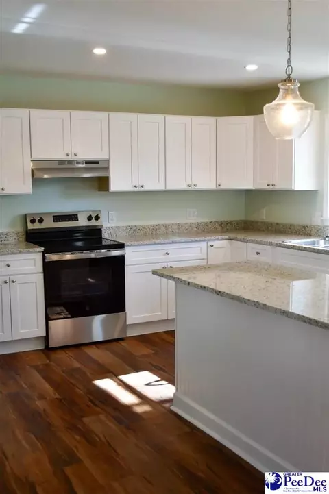 Kitchen - 405 Dianne Dr, Cheraw, SC 29520 photo 2 of 4