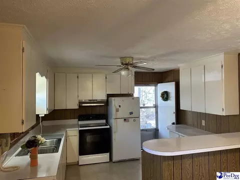 Kitchen - 616 Lennon Ct, Dillon, SC 29536 photo 2 of 2
