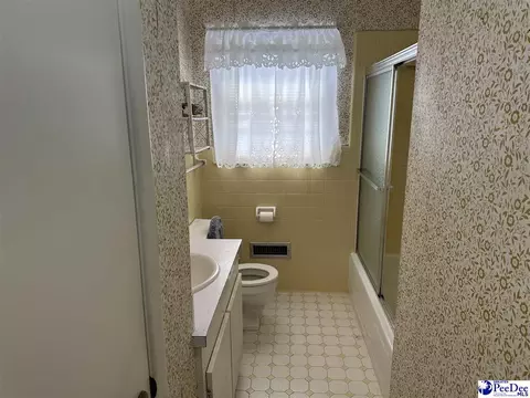 Bath - 616 Lennon Ct, Dillon, SC 29536 photo 1 of 3