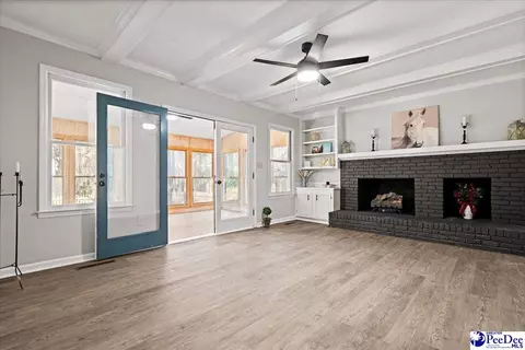 Living - 305 Virginia Ave, Cheraw, SC 29520 photo 5 of 7