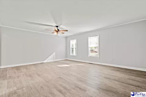 Living - 305 Virginia Ave, Cheraw, SC 29520 photo 3 of 7