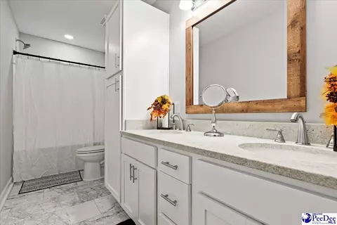 Bath - 305 Virginia Ave, Cheraw, SC 29520 photo 5 of 7