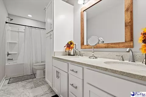 Bath - 305 Virginia Ave, Cheraw, SC 29520 photo 4 of 7