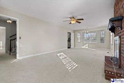 Living - 410 Devon Rd, Marion, SC 29571 photo 2 of 5