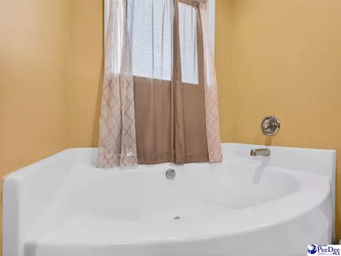 Bath - 2115 Chatfield Dr, Florence, SC 29505 photo 3 of 6