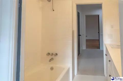 Bath - 1815 Hampton Dr, Florence, SC 29505 photo 3 of 5