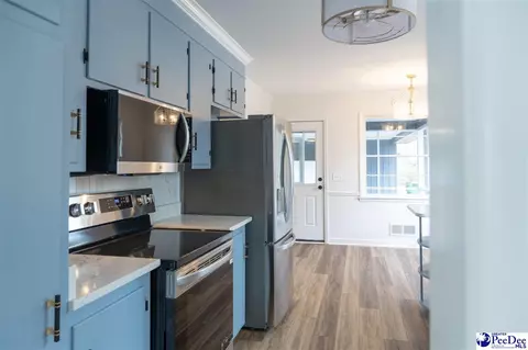 Kitchen - 1815 Hampton Dr, Florence, SC 29505 photo 8 of 10
