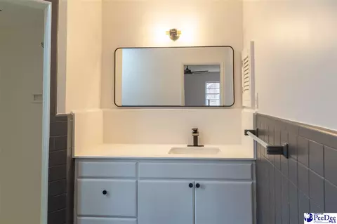 Bath - 1815 Hampton Dr, Florence, SC 29505 photo 4 of 5