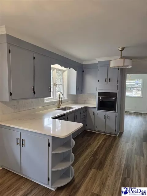 Kitchen - 1815 Hampton Dr, Florence, SC 29505 photo 5 of 10