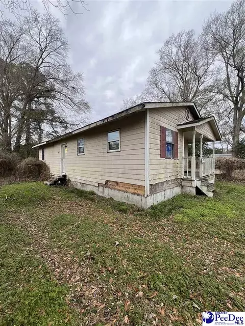 1518 E Dargan St, Dillon, SC 29536 photo 3