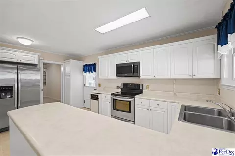 Kitchen - 2302 Hoffmeyer Rd, Florence, SC 29501 photo 3 of 4