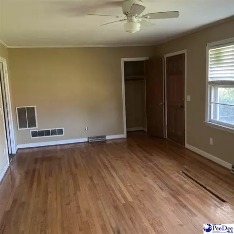 Living - 807 E Wilson St, Dillon, SC 29536 photo 1 of 3
