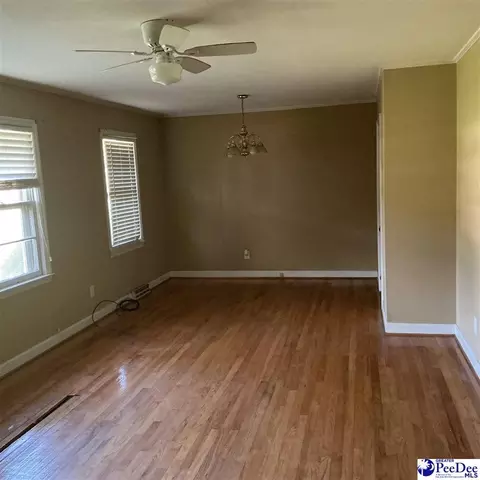 Living - 807 E Wilson St, Dillon, SC 29536 photo 2 of 3