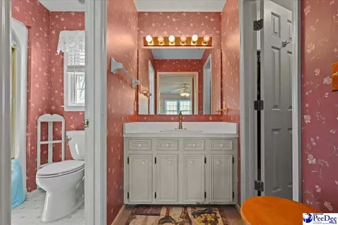 Bath - 892 Ivanhoe Dr, Florence, SC 29505 photo 2 of 5