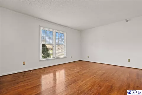 Living - 892 Ivanhoe Dr, Florence, SC 29505 photo 2 of 6