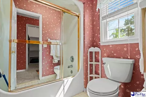 Bath - 892 Ivanhoe Dr, Florence, SC 29505 photo 3 of 5