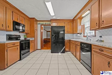 Kitchen - 892 Ivanhoe Dr, Florence, SC 29505 photo 4 of 5