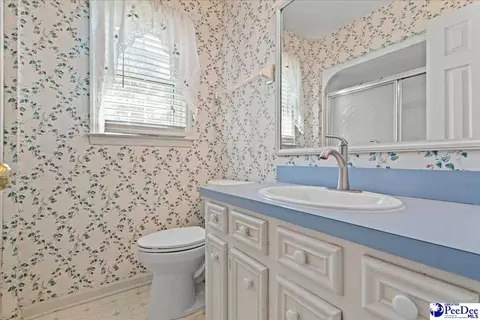 Bath - 892 Ivanhoe Dr, Florence, SC 29505 photo 4 of 5