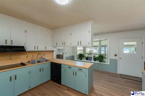 Kitchen - 4211 Middendorf Rd, Hartsville, SC 29550 photo 4 of 4