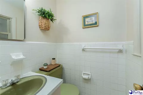 Bath - 4211 Middendorf Rd, Hartsville, SC 29550 photo 1 of 3