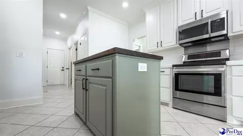Kitchen - 3039 Author Dr, Florence, SC 29501 photo 5 of 11