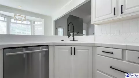 Kitchen - 3039 Author Dr, Florence, SC 29501 photo 4 of 11