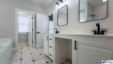 Bath - 3039 Author Dr, Florence, SC 29501 photo 7 of 10