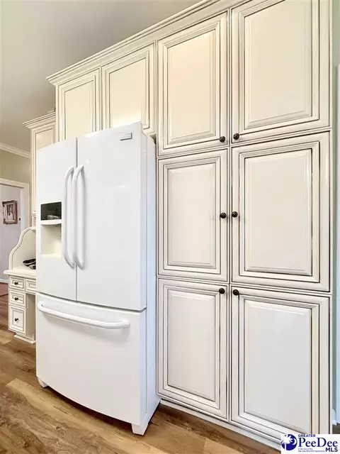 Kitchen - 701 Laurel Ln, Dillon, SC 29536 photo 7 of 8
