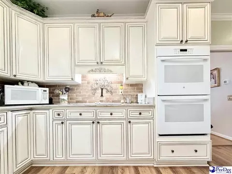 Kitchen - 701 Laurel Ln, Dillon, SC 29536 photo 6 of 8