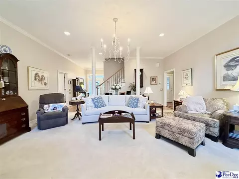 Living - 701 Laurel Ln, Dillon, SC 29536 photo 4 of 6