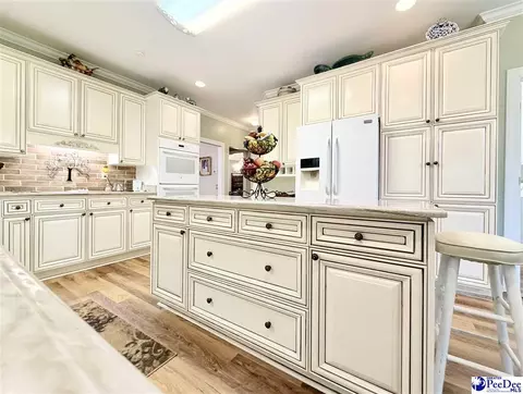 Kitchen - 701 Laurel Ln, Dillon, SC 29536 photo 2 of 8