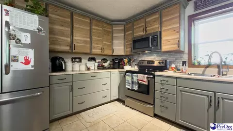 Kitchen - 113 Dudley Dr, Lamar, SC 29069 photo 2 of 8