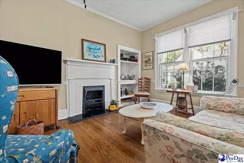 Living - 202 Willcox Ave, Marion, SC 29571 photo 3 of 3