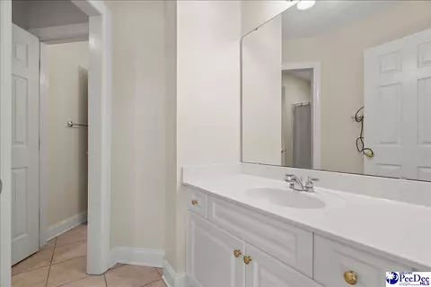 Bath - 398 Sahalee Ln, Florence, SC 29501 photo 5 of 8