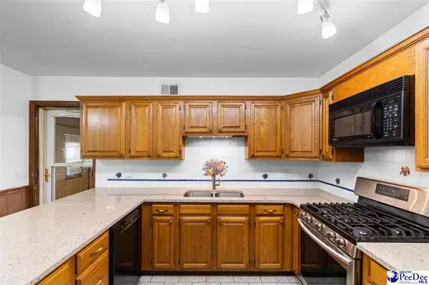 Kitchen - 2318 Hoffmeyer Rd, Florence, SC 29501 photo 4 of 4