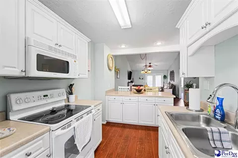 Kitchen - 3047 Combray Cir, Florence, SC 29501 photo 4 of 4