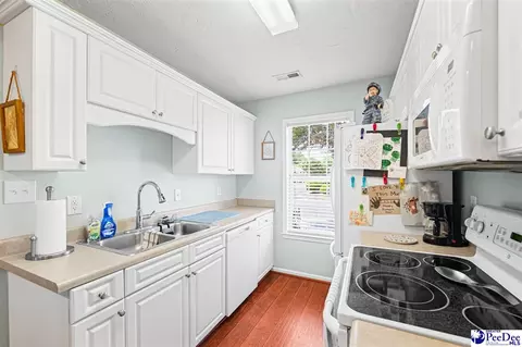 Kitchen - 3047 Combray Cir, Florence, SC 29501 photo 3 of 4