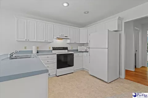 Kitchen - 570 Coach Rd, Cheraw, SC 29520 photo 3 of 4