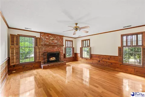Living - 808 Wedgefield Rd, Florence, SC 29501 photo 4 of 6