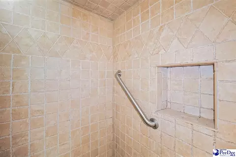 Bath - 808 Wedgefield Rd, Florence, SC 29501 photo 3 of 4