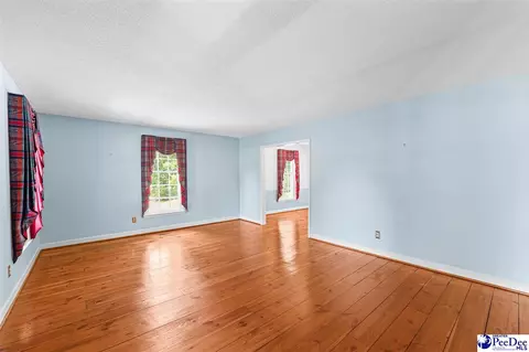 Living - 808 Wedgefield Rd, Florence, SC 29501 photo 1 of 6