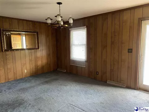 Living - 188 Oakdale Rd, Cheraw, SC 29520 photo 3 of 5