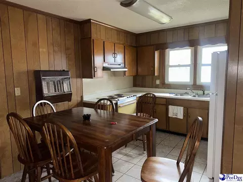 Kitchen - 188 Oakdale Rd, Cheraw, SC 29520 photo 1 of 2