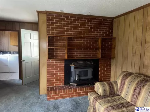 Living - 188 Oakdale Rd, Cheraw, SC 29520 photo 2 of 5