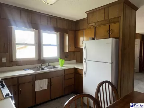 Kitchen - 188 Oakdale Rd, Cheraw, SC 29520 photo 2 of 2