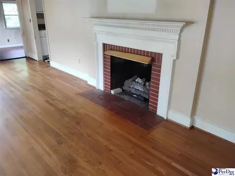 Living - 407 Market St, Cheraw, SC 29520 photo 3 of 5