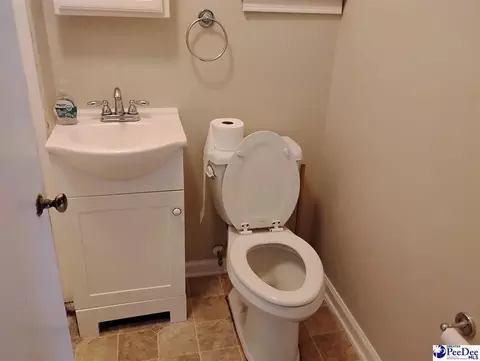 Bath - 407 Market St, Cheraw, SC 29520 photo 2 of 3
