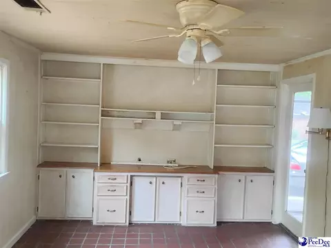 Living - 407 Market St, Cheraw, SC 29520 photo 4 of 5